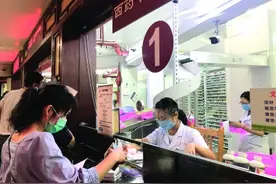 药品集中带量采购，常用药价格回归“地板价”，今年桂林人买药省下“一个亿”图片