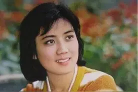 最年轻影后落寞后，靠卖薯片谋生，赚得盘满钵满，现过如何？图片