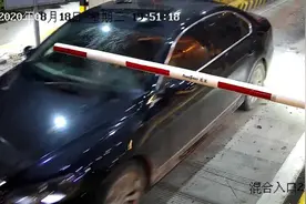 惊险！衡水一名12岁小男孩驾车闯杆上了高速还逆行6公里图片