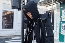 连帽衣服应该怎么穿出效果图片