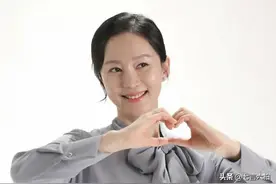 她是《天桥风云》的朴秀儿，50岁站稳韩圈，竹马张东健默默家中蹲图片