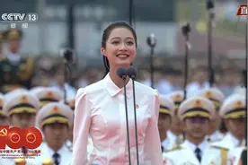 领诵女孩冯琳火了，穿小白裙扎马尾清纯如初恋，不愧传媒最美校花图片