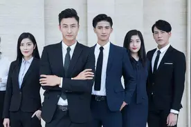 老板很严格，员工压抑想辞职，退休领导告诫：你捡到宝了，要珍惜图片