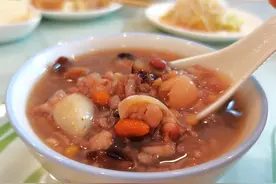 今日腊八，熬腊八粥有讲究，这5样食材不能少，寓意：五行俱全图片