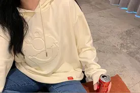 150斤女孩秋冬卫衣合集，巨显瘦好搭配图片