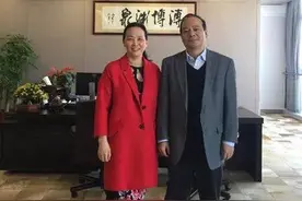 家里有上亿家产等他接手，他却自己去做生意，现在公司市值2万亿图片