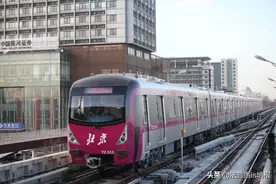 世界第一列地铁是敞篷车，中国第一列地铁为备战，挖挖地铁冷知识图片