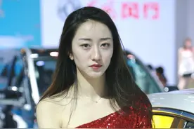 2018广州国际车展车模（7），精选几位红装美少女，你喜欢哪位？图片