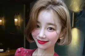 白发太多染黑显老气，试试这几种时尚发色吧，减龄显白又洋气图片