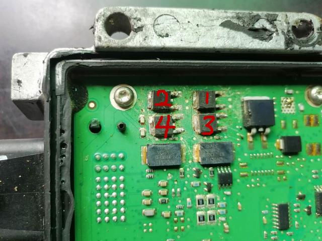 福克斯缺缸抖动，原来是发动机电脑三极管损坏，材料费4元就够