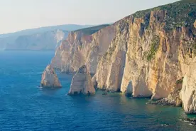 我是一个落魄的老光棍，没想到在麻将馆里遇到了爱情图片