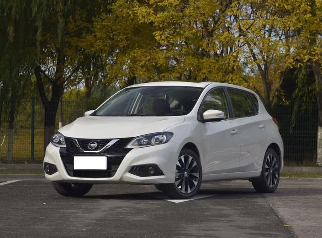 不到8万买高颜值两厢车，隔音奇好车身比飞度大，还有舒适小沙发