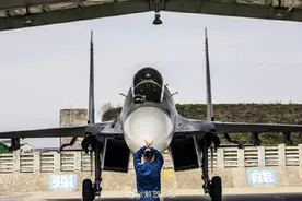 铁翼掠长空！看战鹰海空砺刃图片