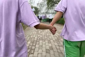 我是一颗小小草，春天何时到图片