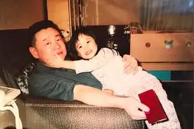 吕丽君女儿罕见公开父女照，曝光被大刘宠爱细节，粉碎仇父传言图片