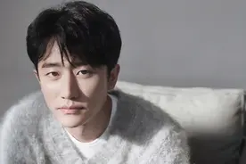 当红演员黄轩：离异父亲早逝后，我跟妈妈相互逼婚的日子图片