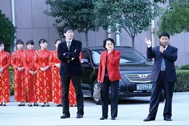 俩山东富二代，一个是首富之子，一个是女儿身，刚刚带领企业上市图片