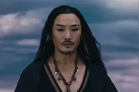 柯镇恶戴泳镜，欧阳锋成加勒比海盗，新《射雕英雄传》太辣眼睛了图片