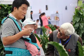 “隔辈亲”能偏心到什么程度？网友：我3岁的儿子资产都比我多图片