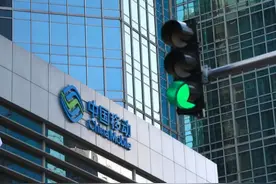 中国移动难得大方起来！10年不换号的人，直接享受3大服务图片