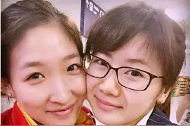 好闺蜜！福原爱使劲寻找刘诗雯，关注国乒变斗鸡眼，石川佳纯宣誓图片