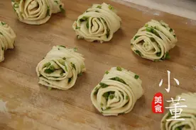 花卷的家常做法，手法简单实用，蒸2锅不够吃图片