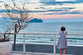 女儿奴周杰伦晒小周周背影美照，自夸是超棒的摄影师图片