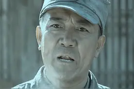 冲上热搜！青岛城阳等地大雨倾盆，路面“海浪”滚滚车辆被淹！网友：买船还来得及吗？图片