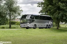 目前最豪华的大巴啥配置？尼奥普兰Cityliner铂金纪念版告诉你图片