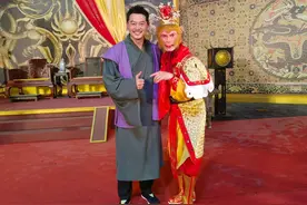 六小龄童马德华扮孙悟空猪八戒，双手暴露真实状态，沙溢秒变粉丝图片