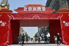 “地摊经济”不能一哄而起图片
