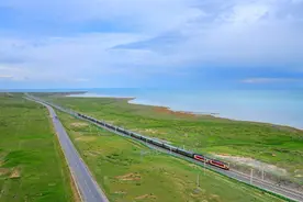 从西宁到拉萨，沿着青藏铁路一路风光无限图片