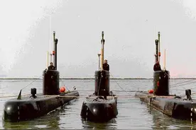 “巴铁”港口出现神秘潜艇？三哥有麻烦了图片