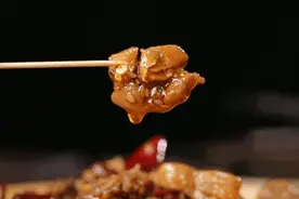 美食小课堂——“江湖流氓兔”+鱼头捞面 | 成华融媒图片