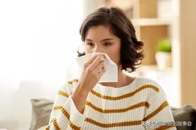 放屁很多是大肠癌吗？消化科医生提醒，上厕所时六个信号才最关键图片