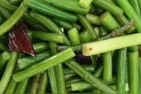 腌蒜苔，我家一次做10斤都不够，清爽解腻，做法简单，越吃越上瘾图片