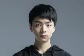 走A怪被LDL战队虐待，不让吃肉和水果，凌晨四点被赶出基地图片