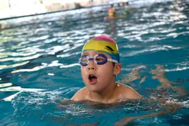 30天学会蛙泳，真棒！小外孙加油图片