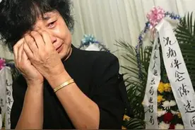 演技精湛老戏骨 76岁娶小30岁美女为妻 86岁去世后 子女与后妻起纠纷图片