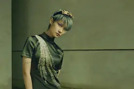 有一种美叫做李宇春穿旗袍，虽然看着不优雅，但是却很妖娆图片