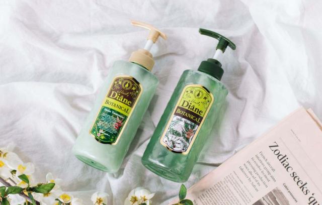 港风的高级感把可爱风秒成渣渣，18岁的袁咏仪造型成经典