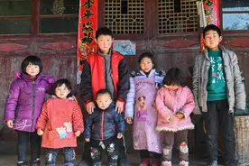 我今年32岁，十余年间一口气生了7个葫芦娃，累并快乐着图片