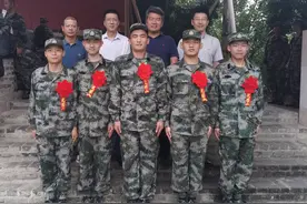 出发！空军、陆军、战略部队，江苏5位大学生集体入伍，还来自同所高校！图片
