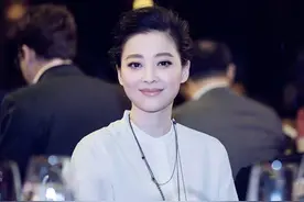大二退学，演“被家暴”出名，二婚闪婚，45岁的梅婷现状如何？图片