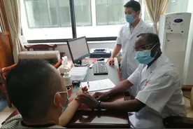 听得懂四川话还会写处方体！双流有位厉害的“洋中医”图片