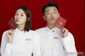 比起心疼陪他长大的程晓玥，更心疼郑恺爱了十年终究错过的女孩图片