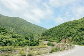 今天，通往神农架的首条高速正式通车图片
