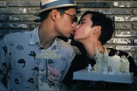 袁弘晒照庆结婚5周年，张歆艺剪短发后超帅，夫妻同框似“兄弟”图片