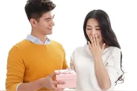 男女交往应该是男方付钱还是AA？图片