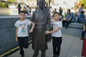 癌症母亲放弃治疗救儿子，双胞胎弟弟两次捐骨髓，只为留下哥哥图片